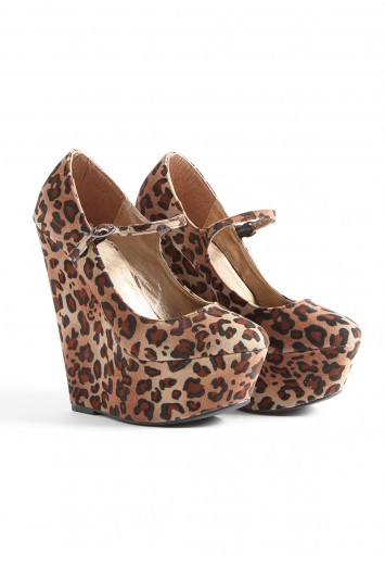 You're in Women's Shoes Shop for Women's animal print swimsuits and swimwear, from leopard bikinis to zebra monokinis we sell them all at discount prices. High quality designer style swimsuits with out the designer prices only at AMIclubwear. Looking for the something chic check out our high waisted swimsuit collection.